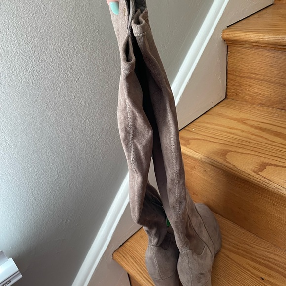Liz Claiborne knee high faux suede boots - Picture 4 of 5